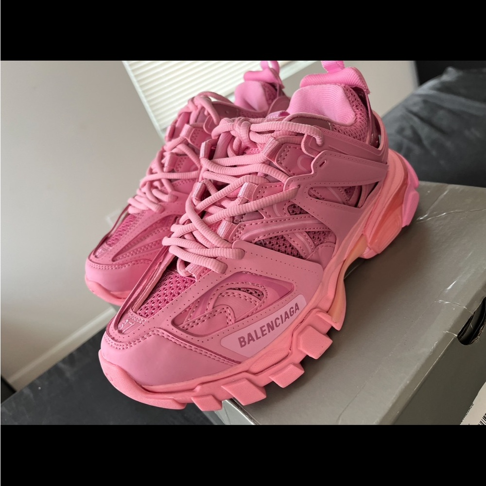 Women’s sneakers